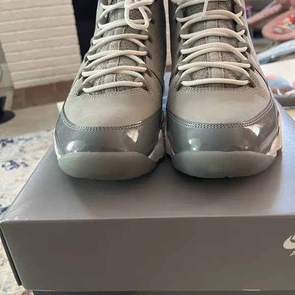 Jordan 9 Retro Sneakers - Cool Grey and White
