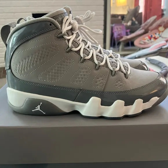 Jordan 9 Retro Sneakers - Cool Grey and White