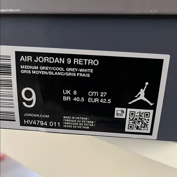 Jordan 9 Retro Sneakers - Cool Grey and White