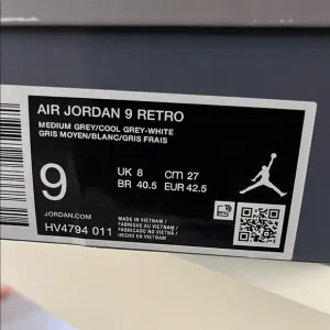 Jordan 9 Retro Sneakers - Cool Grey and White