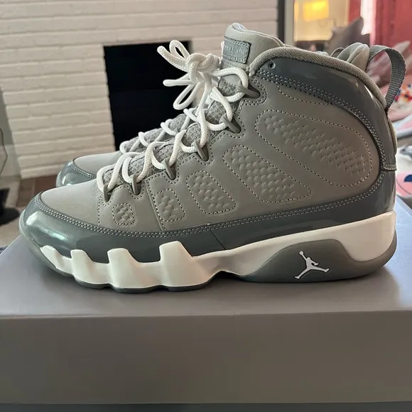 Jordan 9 Retro Sneakers - Cool Grey and White