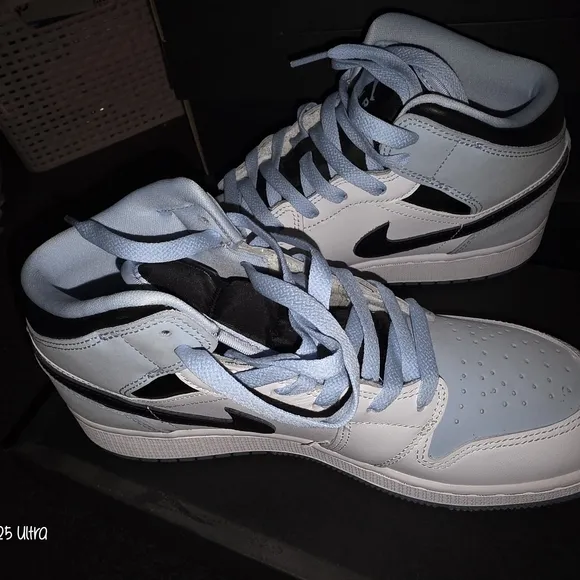 Jordan Blue and White Sneakers Iconic Design