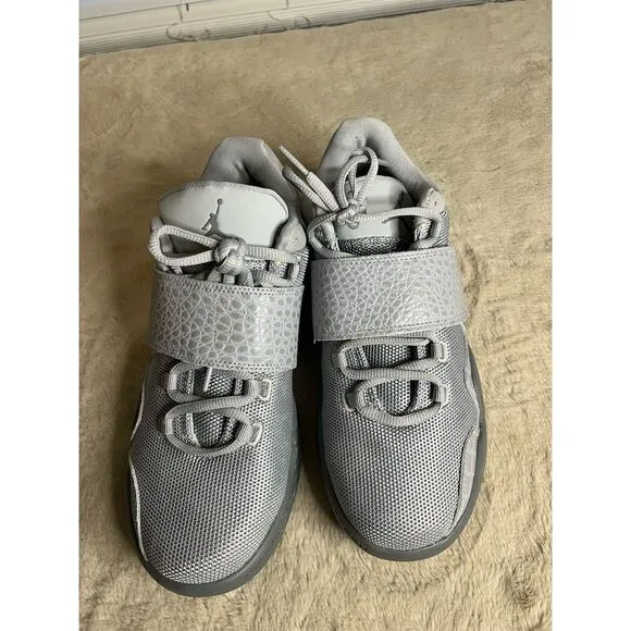 Jordan J23 Men's Sneakers Size 9 Gray Low Top Casual Athletic Shoes