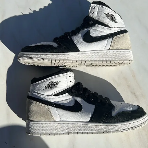 Jordan Kids- Jordan 1 Retro High OG &quot;Stage Haze&quot; sneakers!