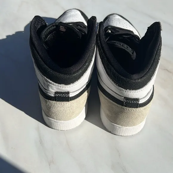 Jordan Kids- Jordan 1 Retro High OG &quot;Stage Haze&quot; sneakers!