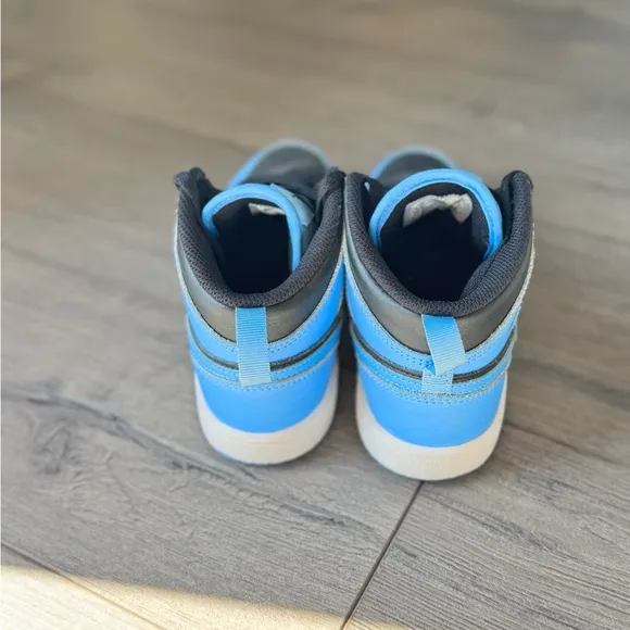 Jordan Retro 1 High Top Sneakers