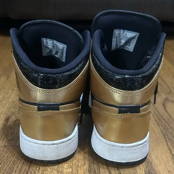 Jordan Retro 1 Metallic Gold Sneakers