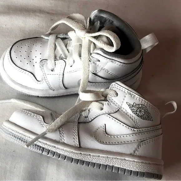 Jordan Retro 1 mid white wolf grey sneakers