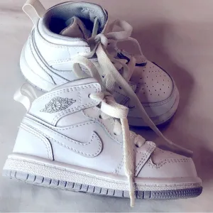 Jordan Retro 1 mid white wolf grey sneakers