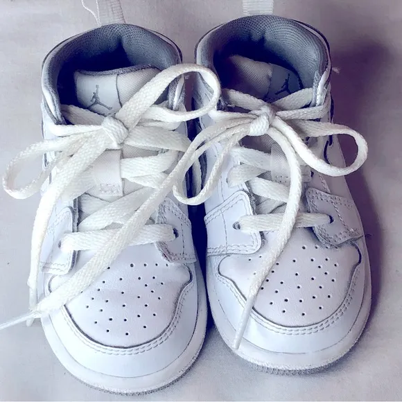 Jordan Retro 1 mid white wolf grey sneakers