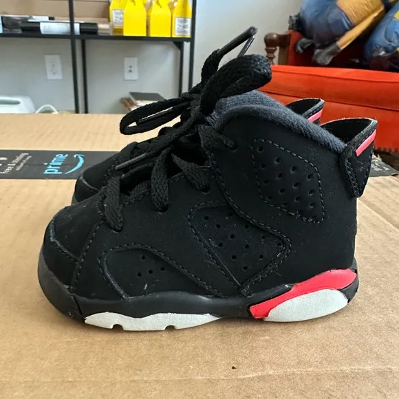 Jordan Retro 6 Kids Black and Infrared Sneakers