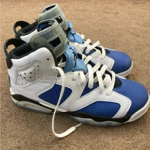 Jordan Retro 6 size 7Y Kids Blue and White Sneakers