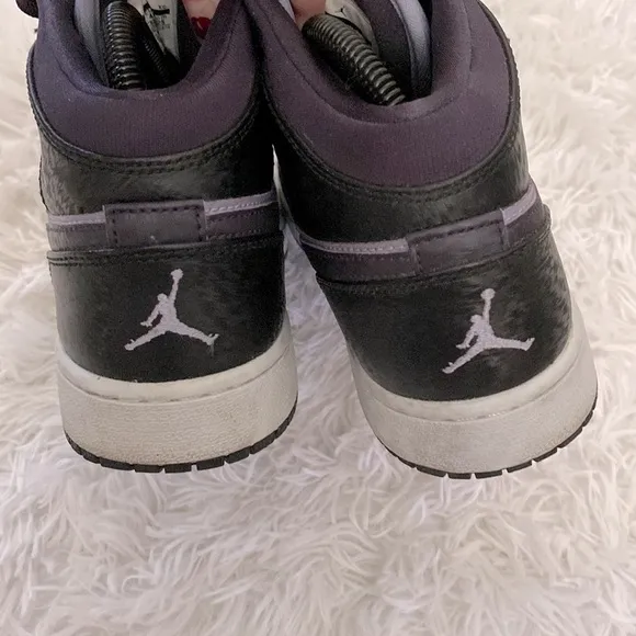 Jordan retro mid Iron purple sneakers