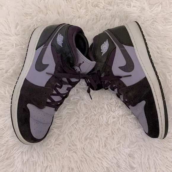 Jordan retro mid Iron purple sneakers
