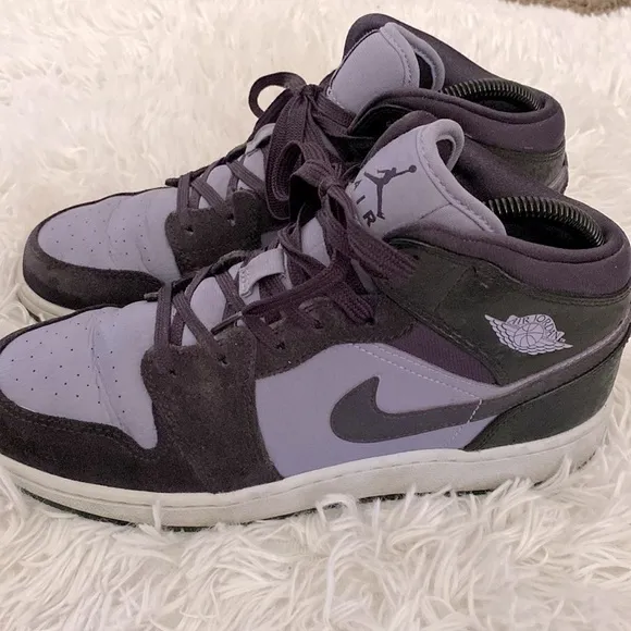 Jordan retro mid Iron purple sneakers