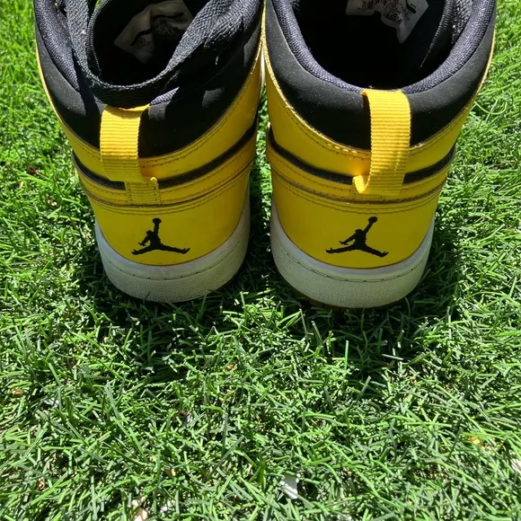 Jordan’s 1s Retro Mid New Love size US 3Y Kids Black and Yellow Sneakers