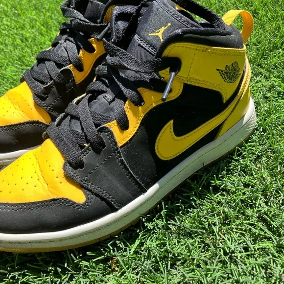 Jordan’s 1s Retro Mid New Love size US 3Y Kids Black and Yellow Sneakers