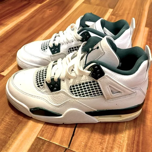 Jordan’s Retro 4 ~  White and Green Sneakers✨