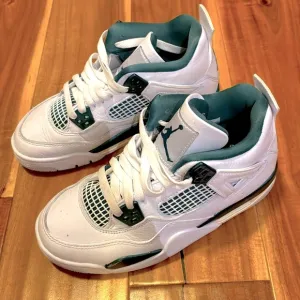 Jordan’s Retro 4 ~  White and Green Sneakers✨