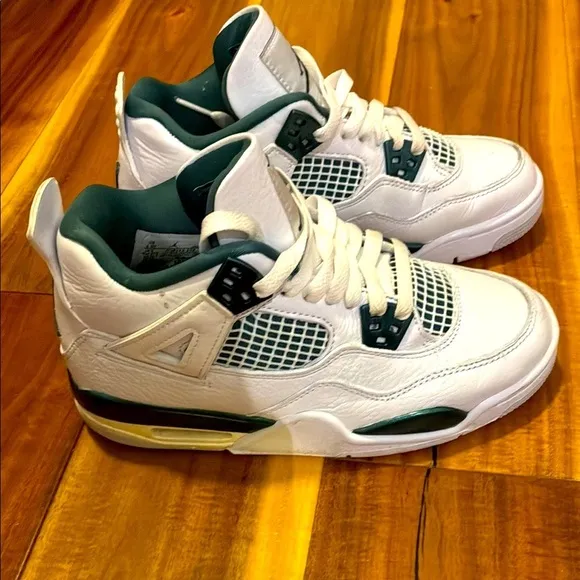 Jordan’s Retro 4 ~  White and Green Sneakers✨