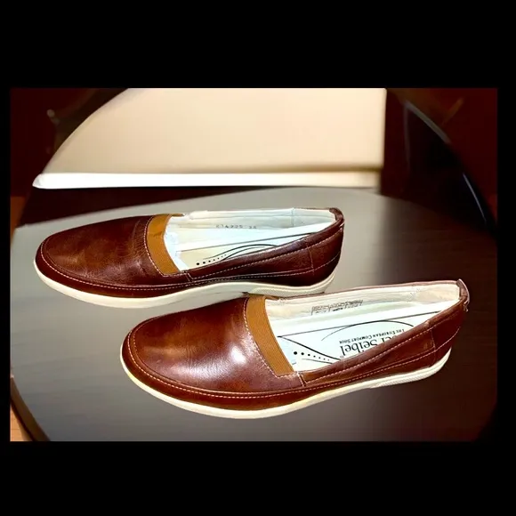 Josef Seibel Full Grain Leather Closed Toe Slip On Loafers Shoes W/Elastic Band