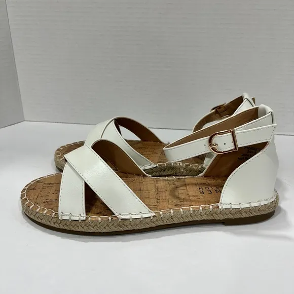 Journee Collection Womens Lyddia Heeled‎ Sandals. Size 9. Color: White