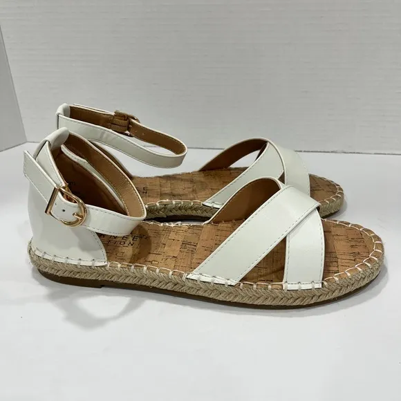Journee Collection Womens Lyddia Heeled‎ Sandals. Size 9. Color: White