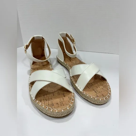 Journee Collection Womens Lyddia Heeled‎ Sandals. Size 9. Color: White