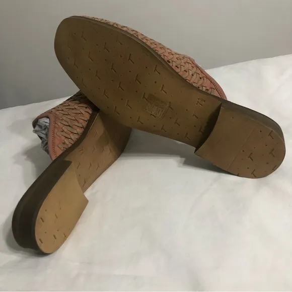 Journee Signature Women’s  sandals Slip on  leather flat pointed brown.71/2