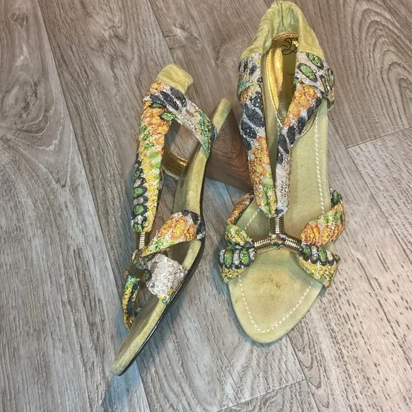 J.Renee &quot;Yolanda&quot; Fabric and Suede Wood Heel Green Women’s Sandals Size …