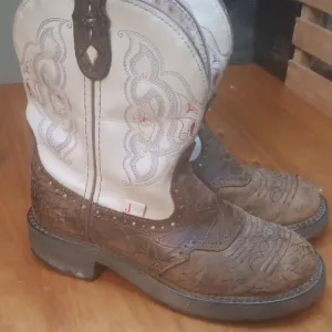 Justin Brown and White Western Boots Size 8