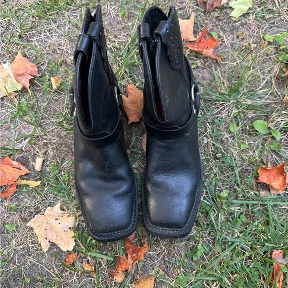 Justin Gypsy black genuine leather black harness boots