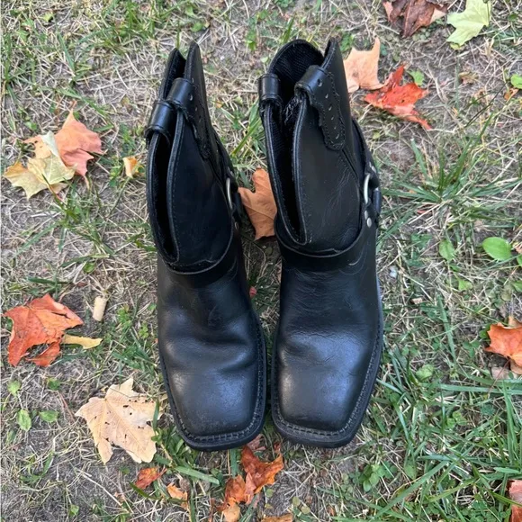 Justin Gypsy black genuine leather black harness boots