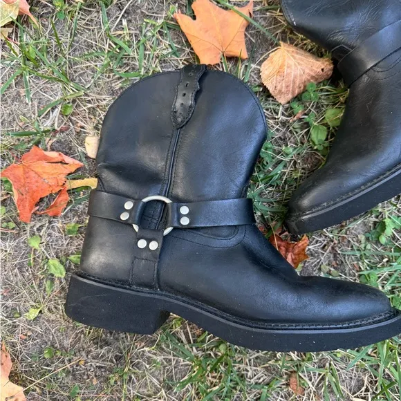 Justin Gypsy black genuine leather black harness boots