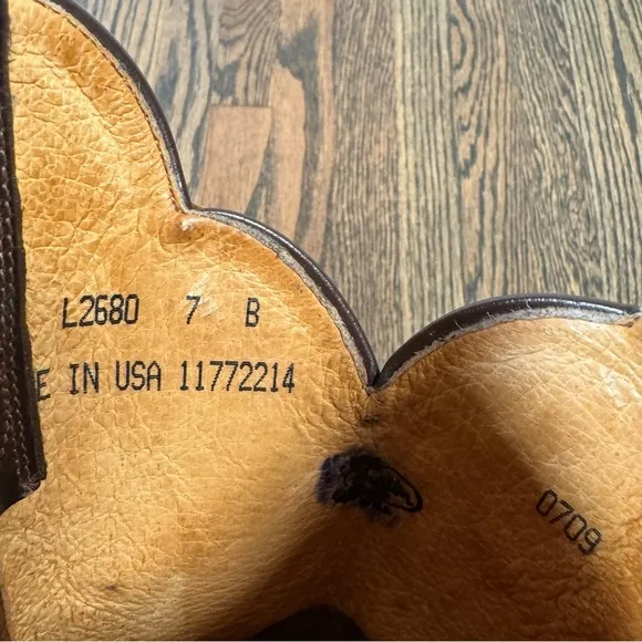 Justin L2680 Classic Western Distressed Vintage Goat Foot Square Toe Boots 7