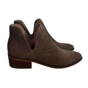 KAANAS NWOT Women's Tan Mexicali Ankle Boot Booties Perforated Detail Size 8