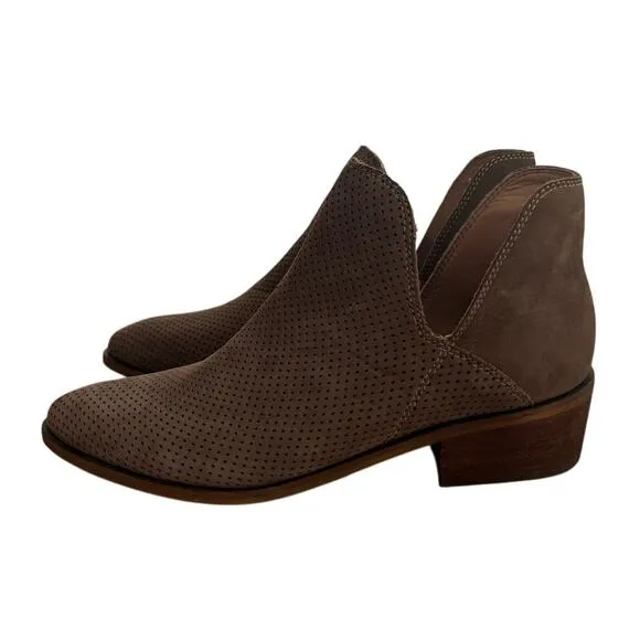 KAANAS NWOT Women's Tan Mexicali Ankle Boot Booties Perforated Detail Size 8