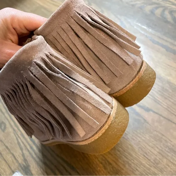 KATE SPADE BITSY SUEDE FRINGE ANKLE BOOTS Size 9.5