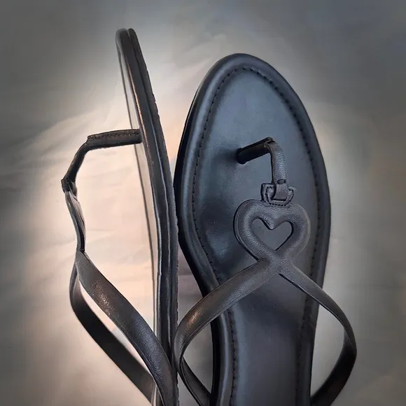 Kate Spade Black Leather Heart Thong Sandals Heart Detail Flats Size 10B NWOT