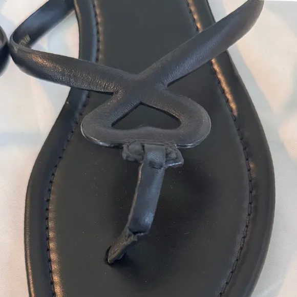 Kate Spade Black Leather Heart Thong Sandals Heart Detail Flats Size 10B NWOT