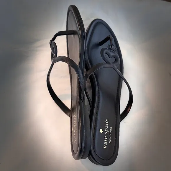 Kate Spade Black Leather Heart Thong Sandals Heart Detail Flats Size 10B NWOT