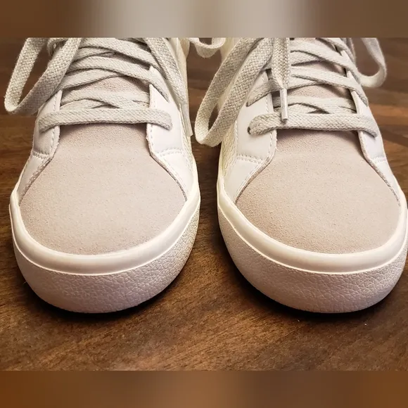 KATE - WHITE GOLD SNAKE Women's Sneakers by Vintage Havana Womens SIZE 6