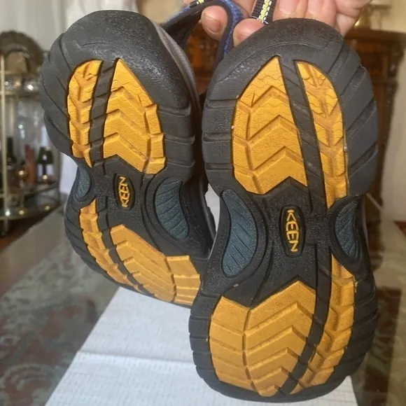 Keen closed toe and heel sandals excellent condition.  Runs big