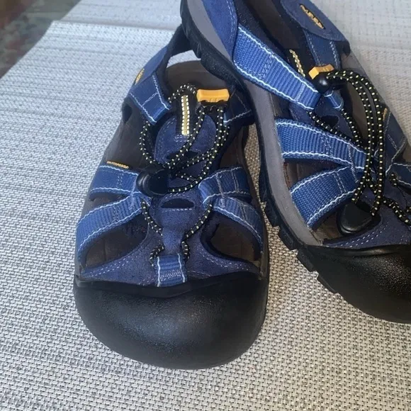Keen closed toe and heel sandals excellent condition.  Runs big