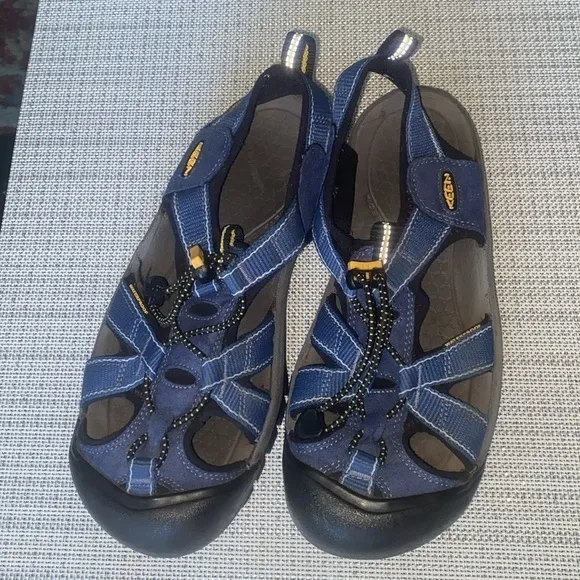 Keen closed toe and heel sandals excellent condition.  Runs big
