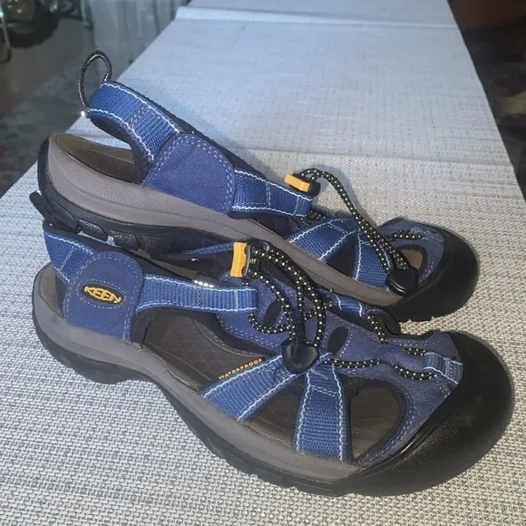 Keen closed toe and heel sandals excellent condition.  Runs big