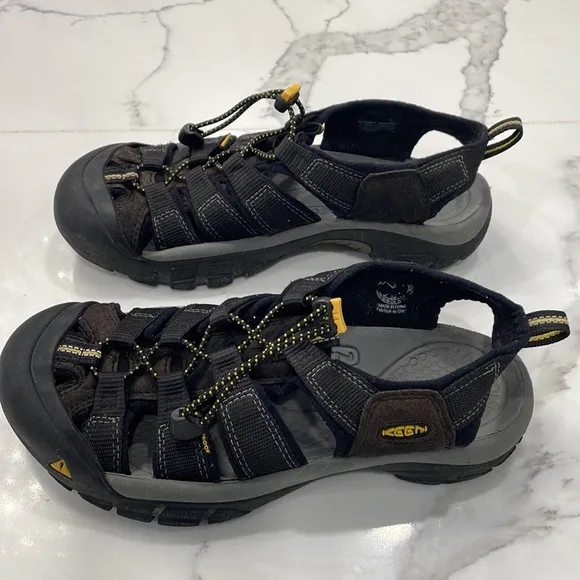 Keen  men Black Sandals waterproof size 7.5