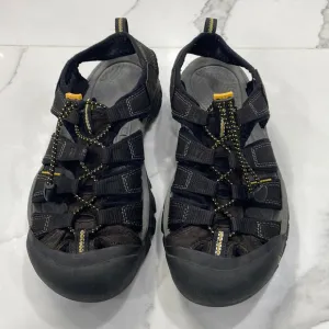 Keen  men Black Sandals waterproof size 7.5