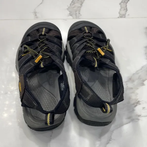Keen  men Black Sandals waterproof size 7.5