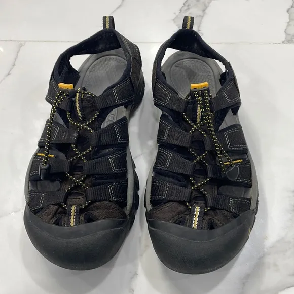 Keen  men Black Sandals waterproof size 7.5